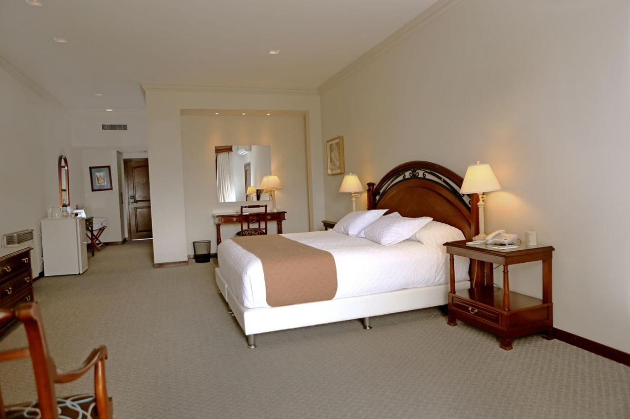 Hotel Los Parrales Tarija Ngoại thất bức ảnh