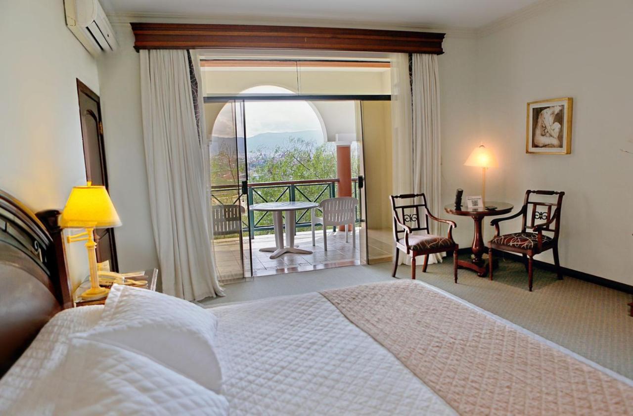 Hotel Los Parrales Tarija Ngoại thất bức ảnh